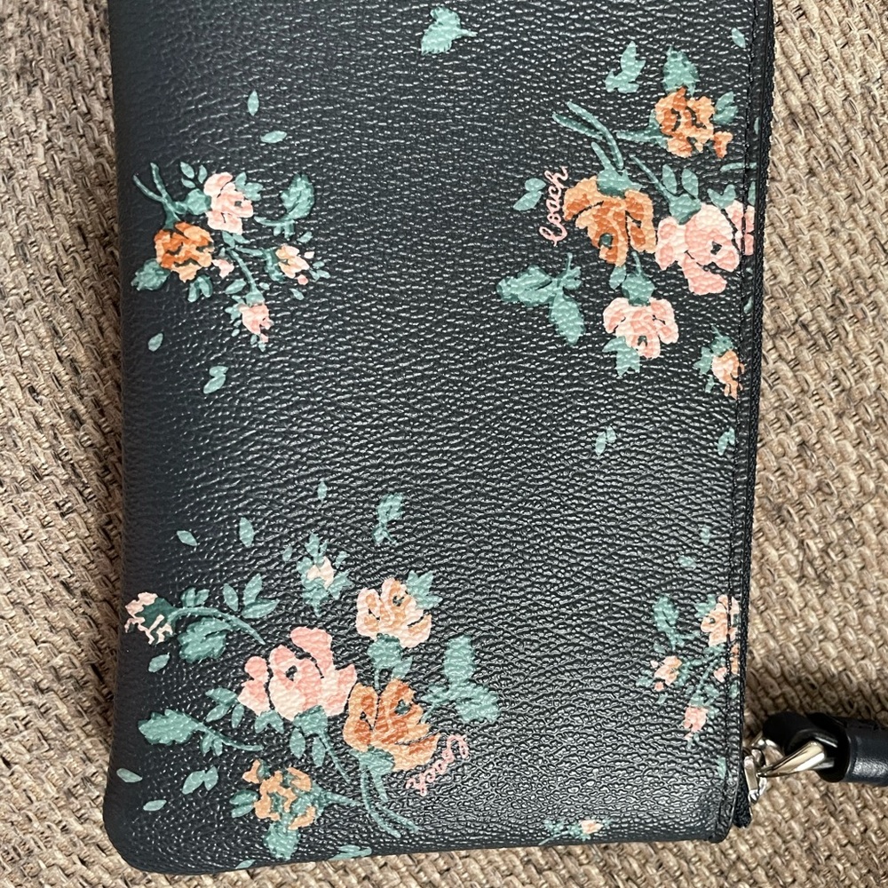 Coach wristlet new wo tags - Picture 2 of 3